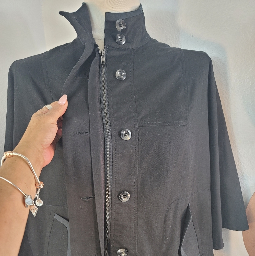 BCBGENERATION BLACK LIGHTWEIGHT PONCHO CAPE FRONT BUTTON SZ XS - Picture 11 of 16